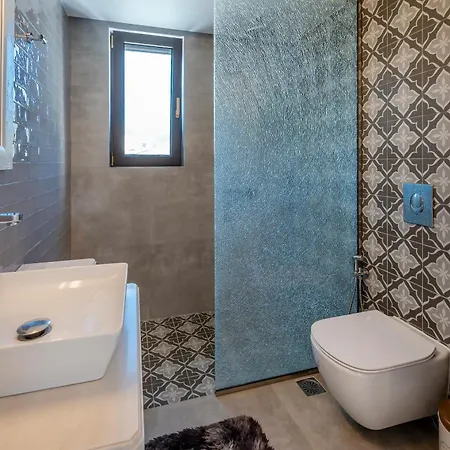 Olive Haven-3br-private Parking-balcony Cós