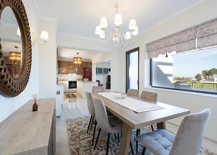 Olive Haven-3br-private Parking-balcony * Кос
