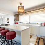 Olive Haven-3br-private Parking-balcony *