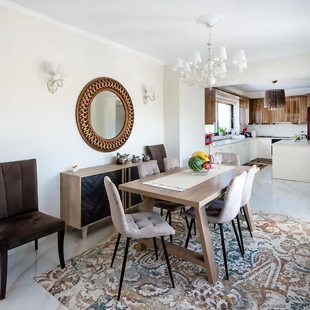 Olive Haven-3br-private Parking-balcony