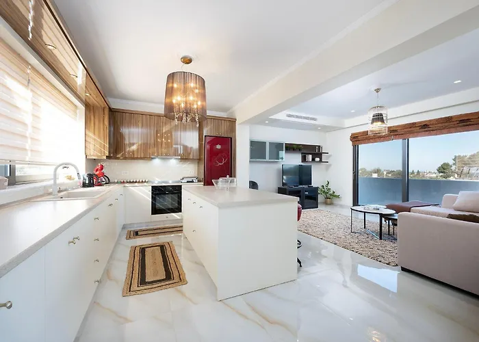 Апартаменты Olive Haven-3br-private Parking-balcony Кос