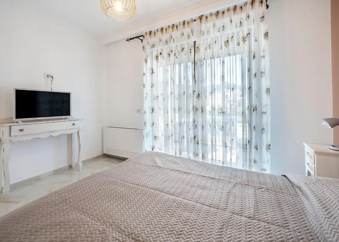 Olive Haven-3br-private Parking-balcony Apartamento Cós