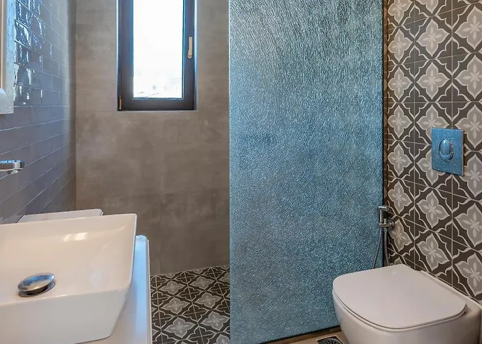 Olive Haven-3br-private Parking-balcony Cós