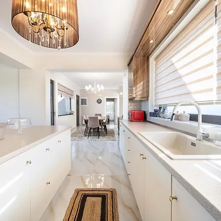 Olive Haven-3br-private Parking-balcony *