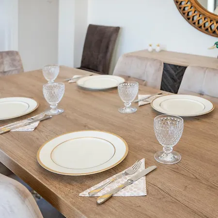 Olive Haven-3br-private Parking-balcony Cos